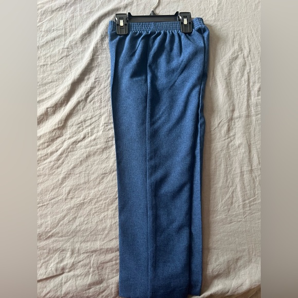 Toddler boy 3 piece suit with removable bow tie - Picture 3 of 3